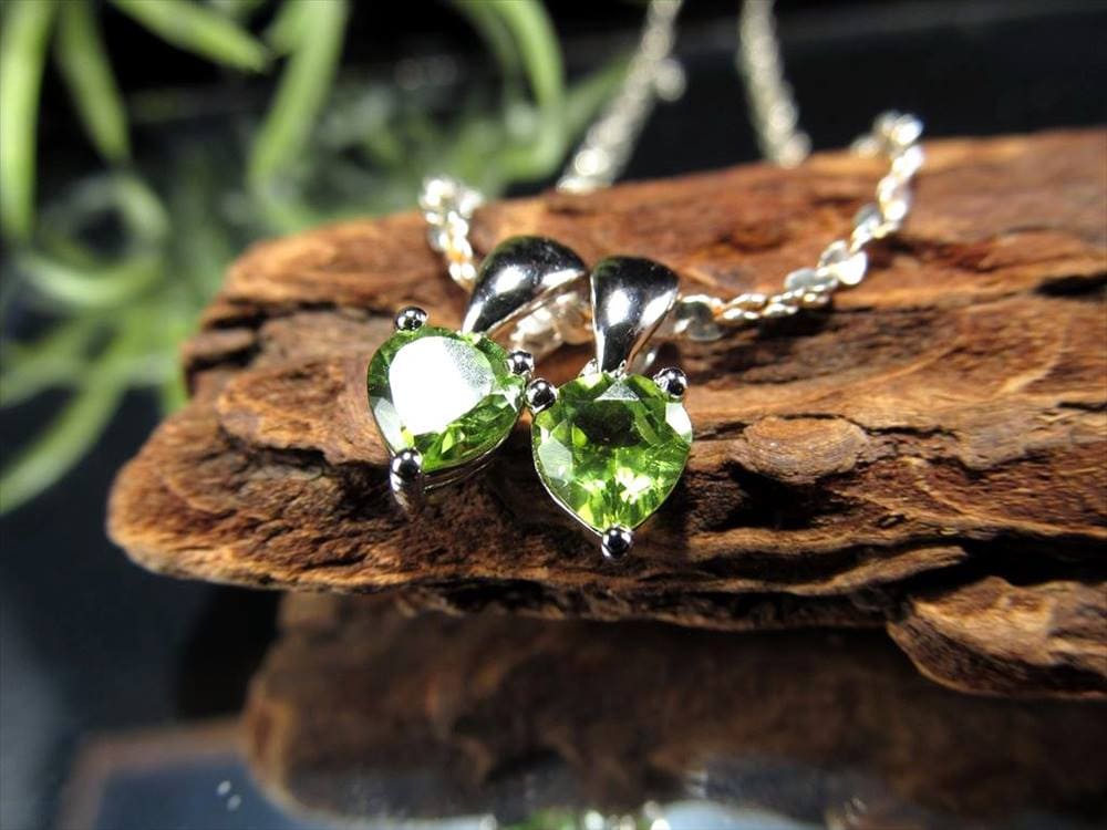 ペリドット かんらん石 ペンダントトップ アクセサリー ハワイアンダイヤモンド