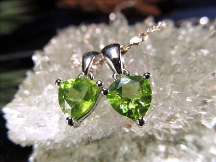 ペリドット かんらん石 ペンダントトップ アクセサリー ハワイアンダイヤモンド