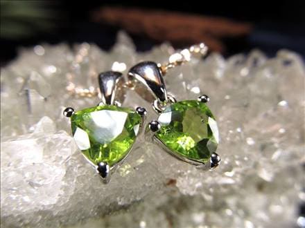 ペリドット かんらん石 ペンダントトップ アクセサリー ハワイアンダイヤモンド