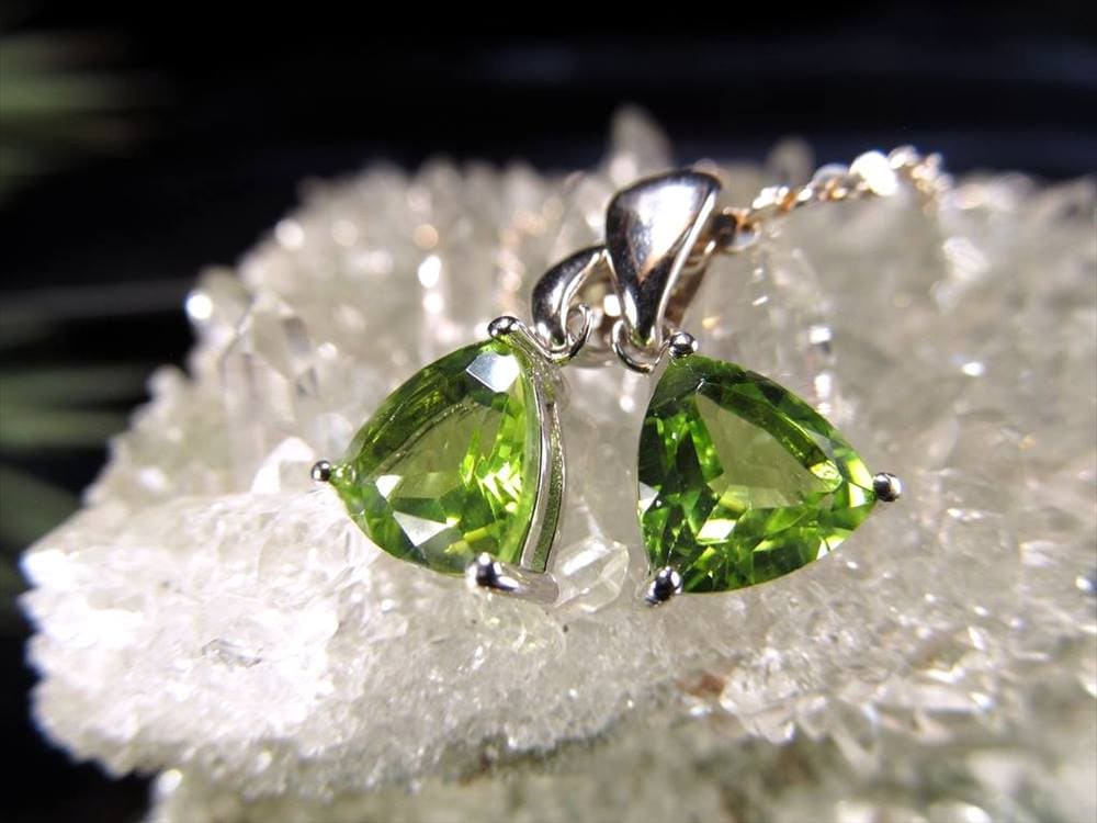 ペリドット かんらん石 ペンダントトップ アクセサリー ハワイアンダイヤモンド