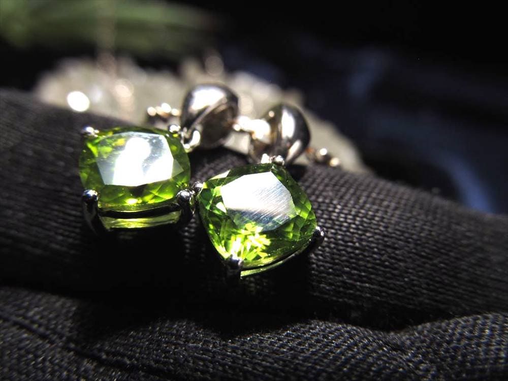 ペリドット かんらん石 ペンダントトップ アクセサリー ハワイアンダイヤモンド