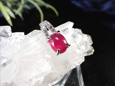 ルビー ペンダントトップ 女王 宝石 赤色