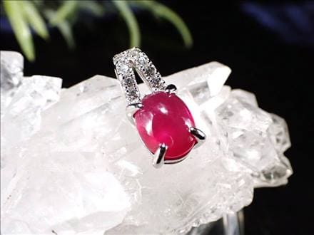 ルビー ペンダントトップ 女王 宝石 赤色