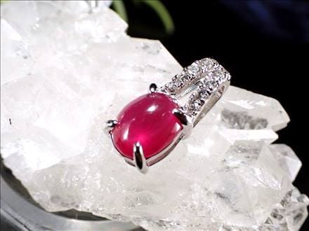 ルビー ペンダントトップ 女王 宝石 赤色