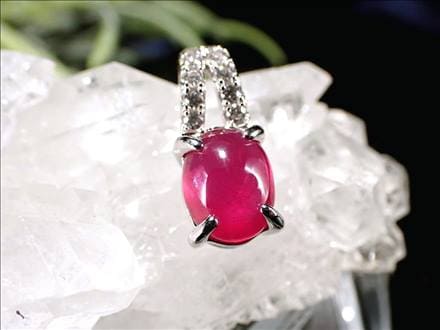ルビー ペンダントトップ 女王 宝石 赤色