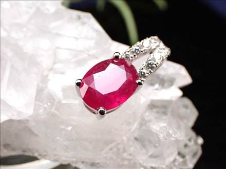 ルビー ペンダントトップ 女王 宝石 赤色