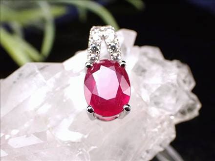 ルビー ペンダントトップ 女王 宝石 赤色