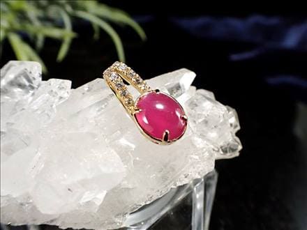 ルビー ペンダントトップ 女王 宝石 赤色