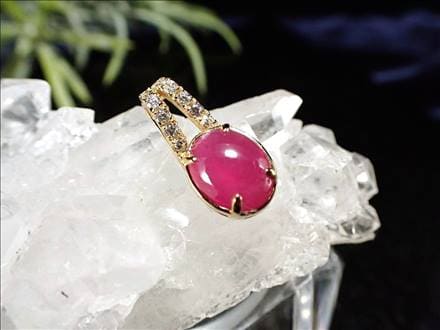 ルビー ペンダントトップ 女王 宝石 赤色