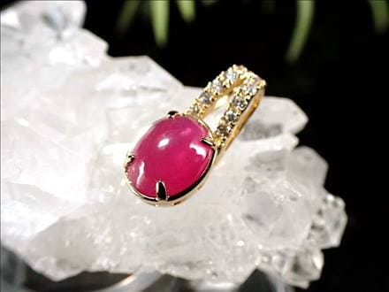 ルビー ペンダントトップ 女王 宝石 赤色