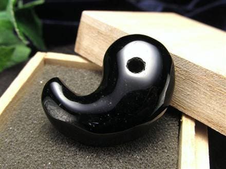 モリオン 黒水晶 勾玉 魔除け お守り