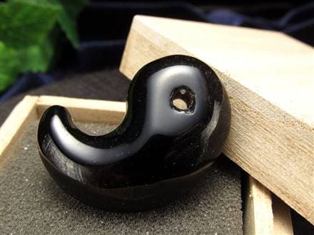 モリオン 黒水晶 勾玉 魔除け お守り