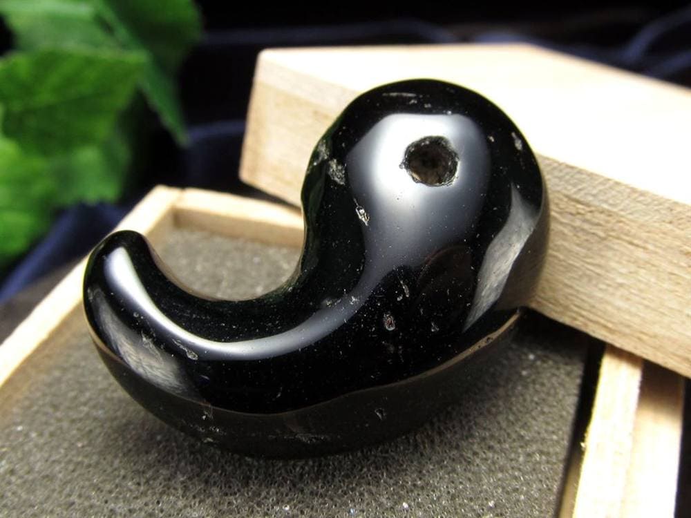 モリオン 黒水晶 勾玉 魔除け お守り