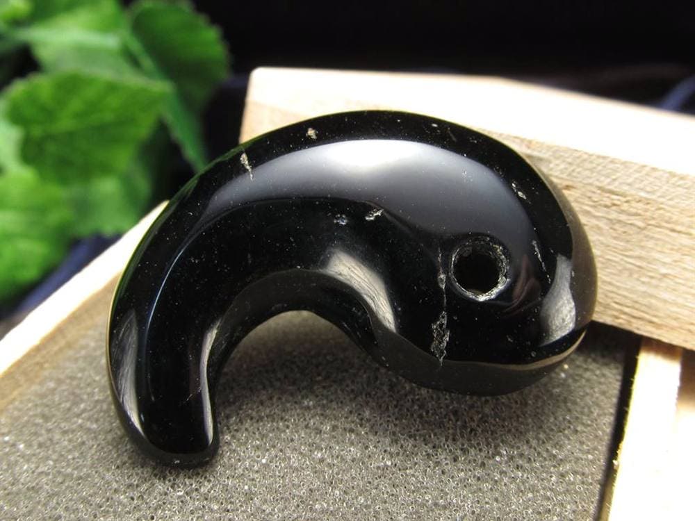 モリオン 黒水晶 勾玉 魔除け お守り