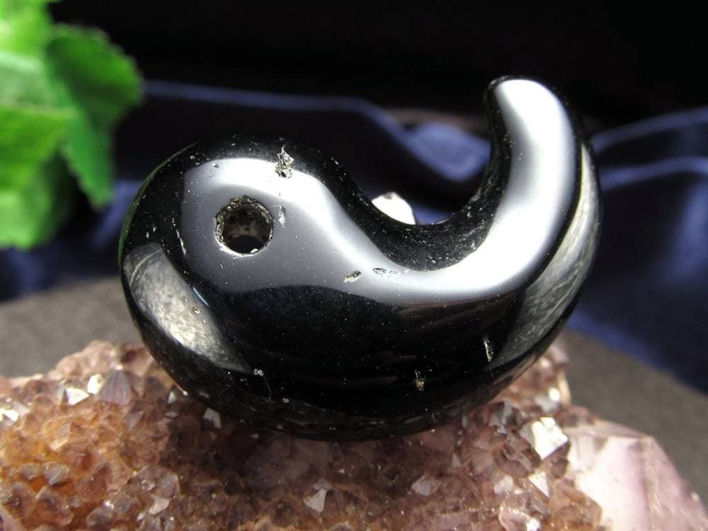 モリオン 黒水晶 勾玉 魔除け お守り