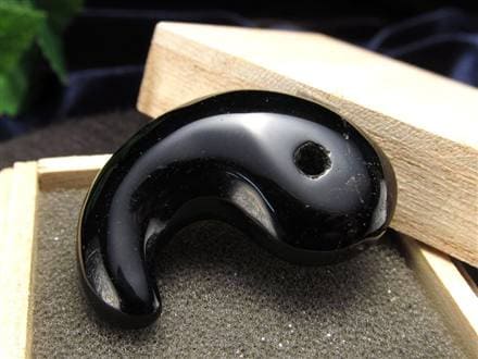 モリオン 黒水晶 勾玉 魔除け お守り