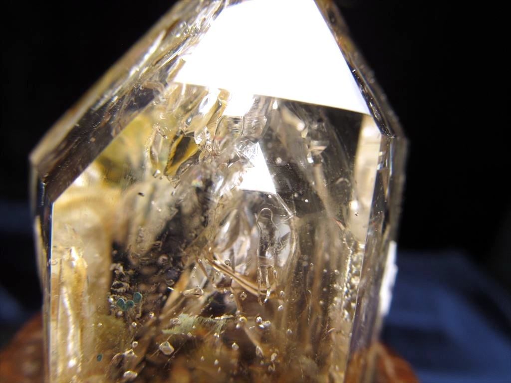 おおむろ　巨大な内包物入り水晶　エレスチャルクォーツ？ 肌触りがいい 巨大な内包物入り水晶 コレクション エレスチャル