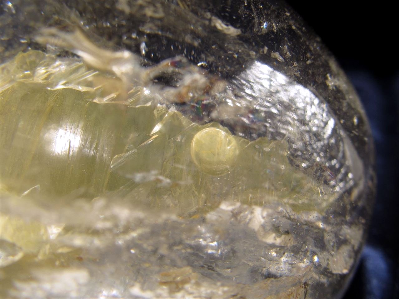☆秘蔵放出！【動画あり】☆特大サイズ！貫入＆たっぷり水入り水晶