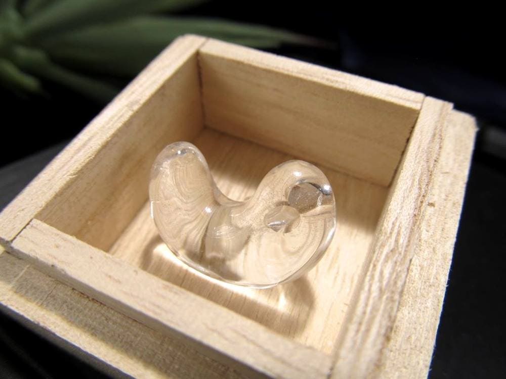 水晶 勾玉 黒平 クォーツ 日本製