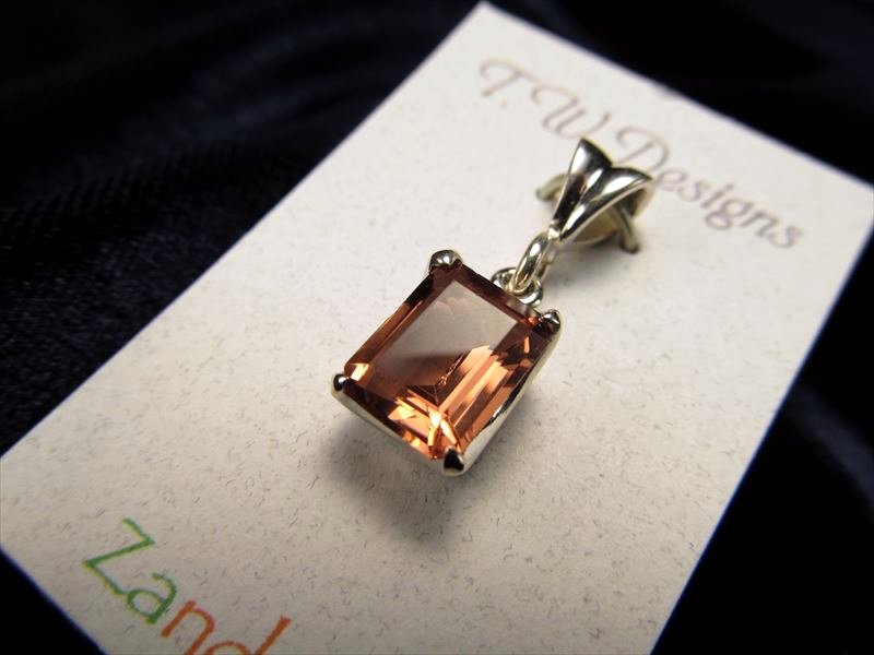 ＊NEW＊カラーチェンジ人工石ズルタナイト ペンダントトップシルバー925 ◇限定入荷！◇大粒ルースストーン使用◇グリーン&ピンクの神秘的な