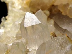 パワーストーン・天然石の卸問屋｜World Stone