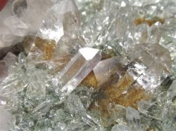 マニハール産水晶クラスター