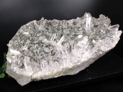 マニハール産水晶クラスター