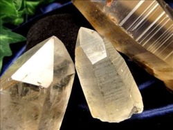 パワーストーン・天然石の卸問屋｜World Stone