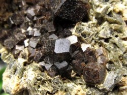 ✳️ハイパワー放つ逸品‼️極上極大サイズ☆水晶 天然石 原石 パワーストーン ✳️ハイパワー放つ逸品‼️極上極大サイズ☆水晶 天然石 原石