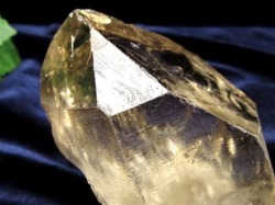 ✳超激レアの極上品✨超希少✨虹、ルチルイン 水晶クラスター 天然石 原石 置物 ✳超激レアの極上品✨超希少✨虹、ルチルイン 水晶クラスター 天然石