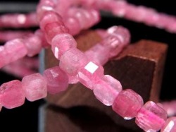 ⭐︎天然石　高品質　ガーデンクォーツ　赤ピンク系　ハート パワーストーン・天然石の卸問屋｜World Stone