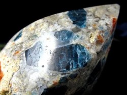 パワーストーン・天然石の卸問屋｜World Stone
